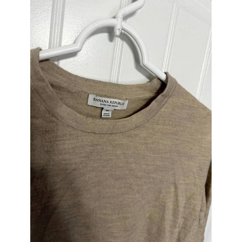 Banana Republic Sweater Mens Medium Tan Extra Fine Merino Wool Crew Neck 6416